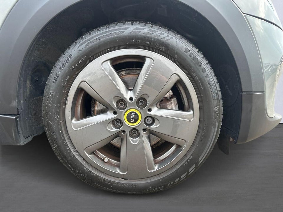 MINI Cooper SE Essential 3d