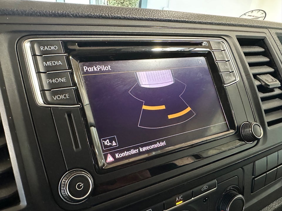 VW Transporter 2,0 TDi 150 Kassevogn DSG kort