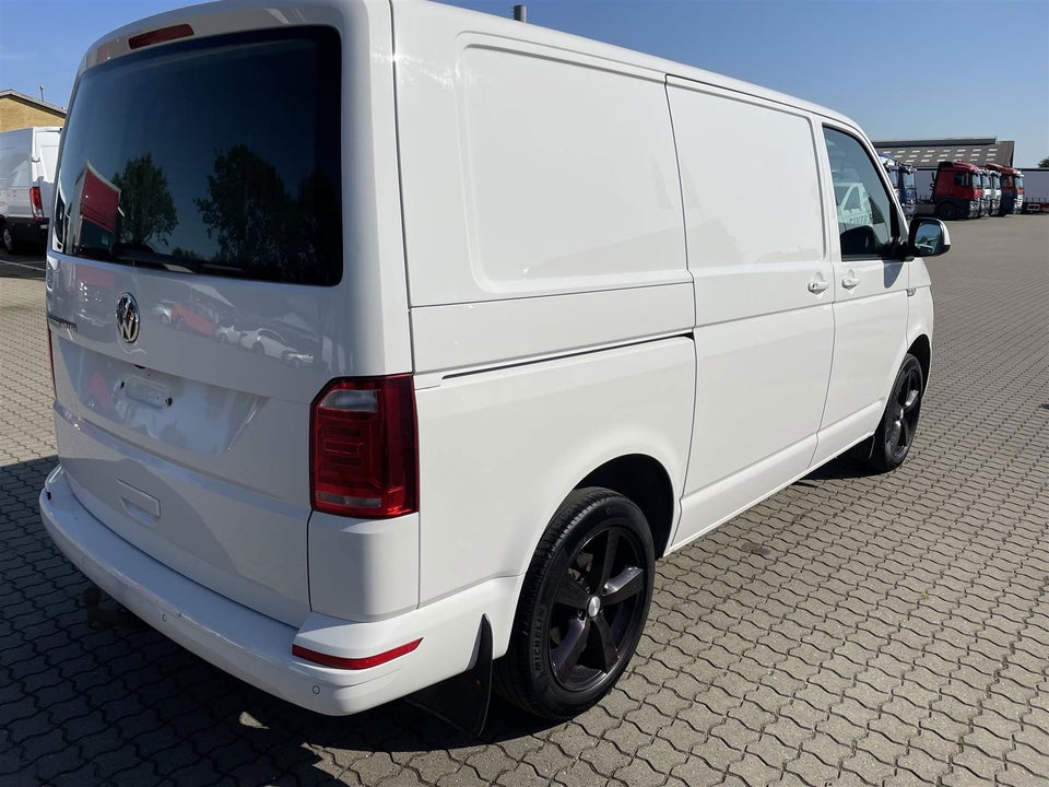 VW Transporter 2,0 TDi 150 Kassevogn DSG kort