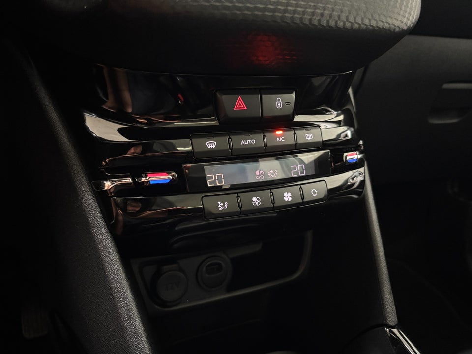 Peugeot 2008 1,5 BlueHDi 100 Allure Sky 5d