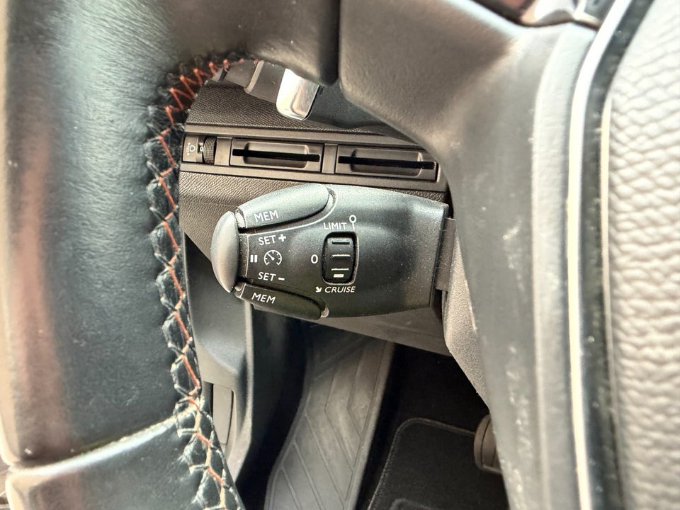 Peugeot 3008 1,2 e-THP 130 Allure EAT6 5d