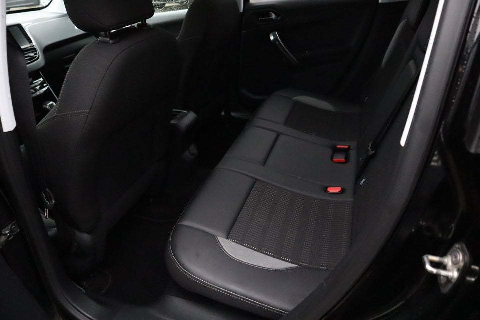 Peugeot 2008 1,2 e-THP 110 Desire Sky EAT6 5d