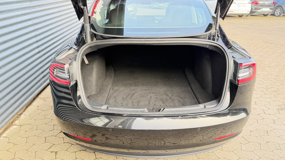 Tesla Model 3 RWD 4d
