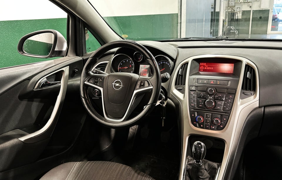 Opel Astra 1,4 T 140 Enjoy 5d