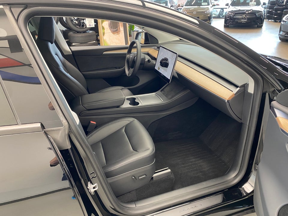Tesla Model Y Long Range AWD 5d