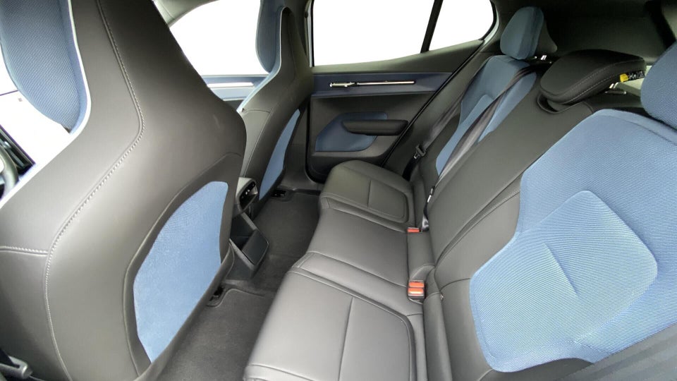 Volvo EX30 Extended Range Plus 5d