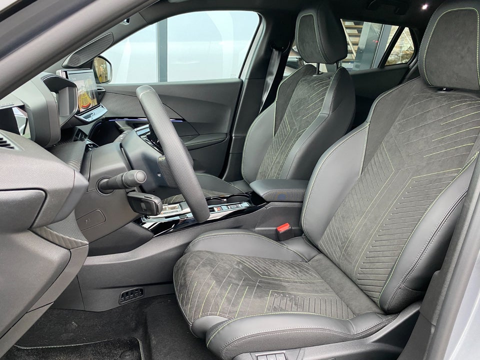 Peugeot e-2008 54 GT 5d