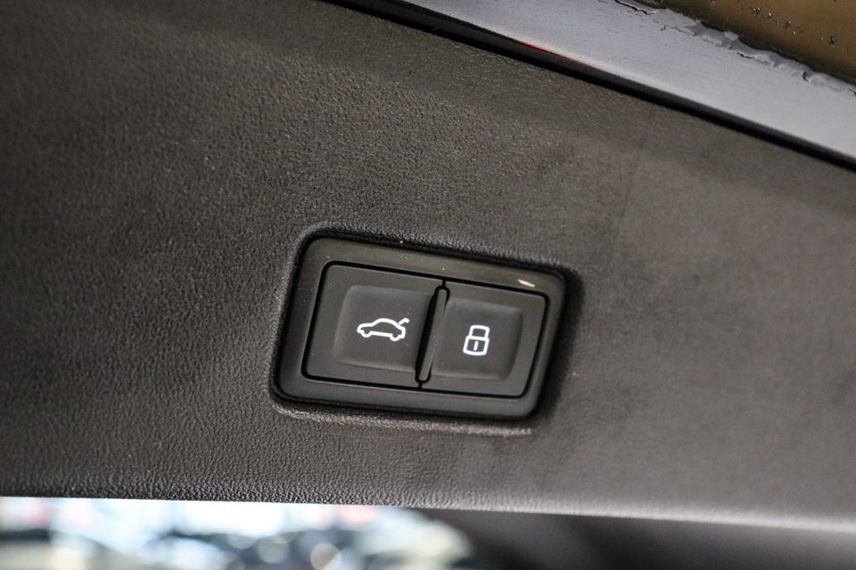 Audi Q4 e-tron 50 S-line quattro 5d