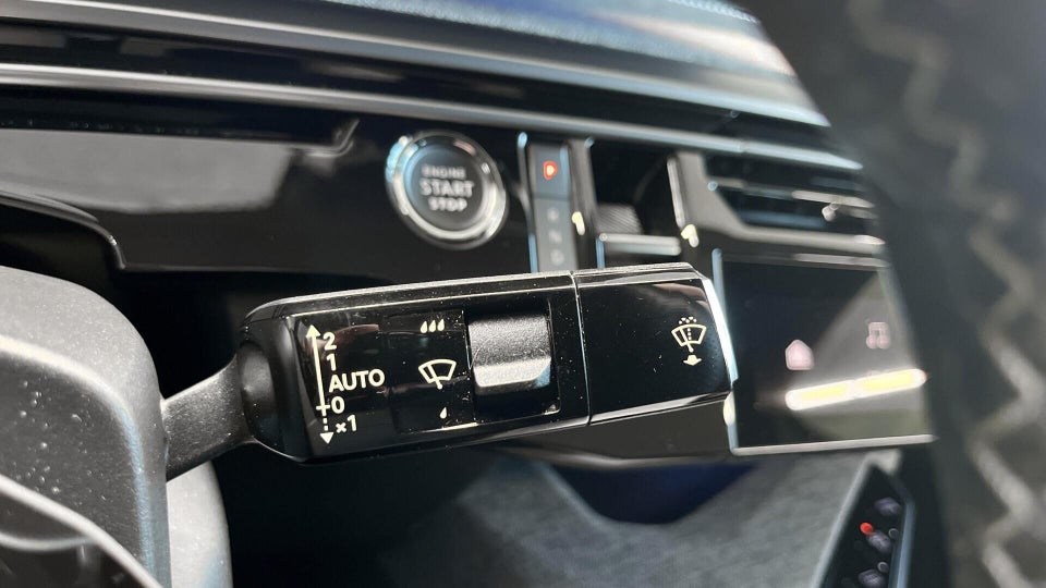 Peugeot e-3008 77 GT 5d