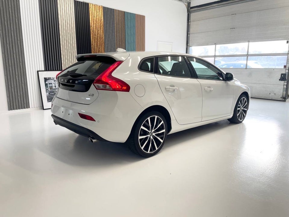 Volvo V40 2,0 D3 150 Momentum 5d