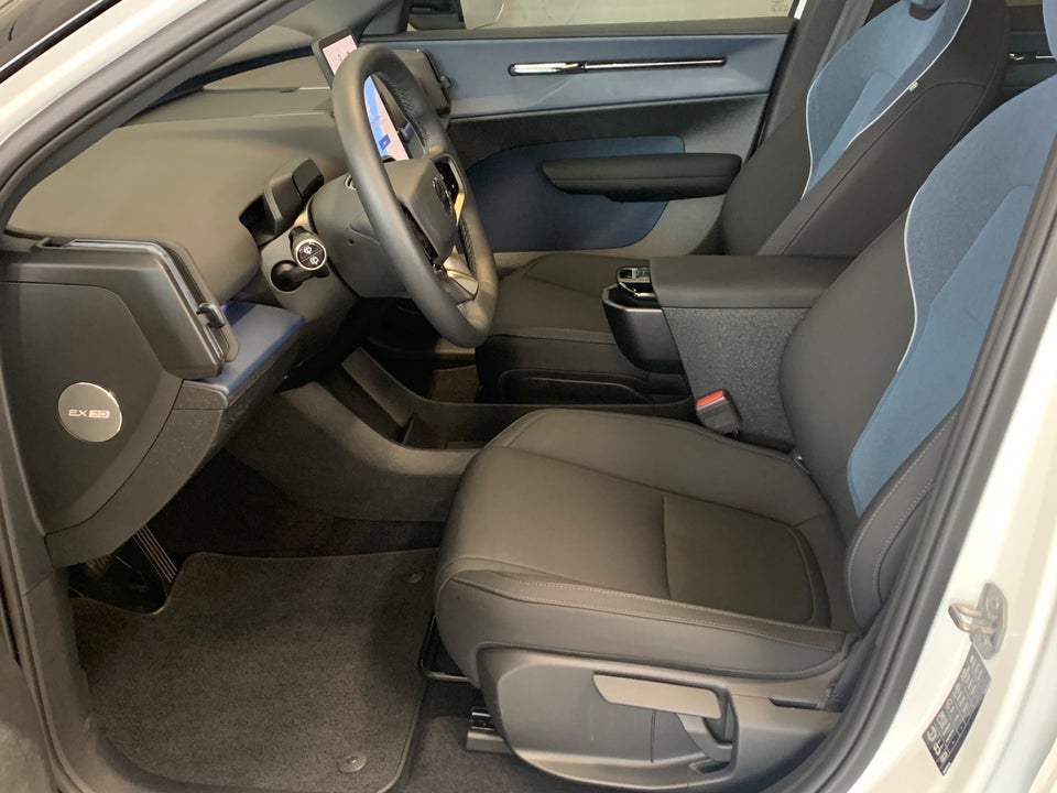 Volvo EX30 Extended Range Plus 5d
