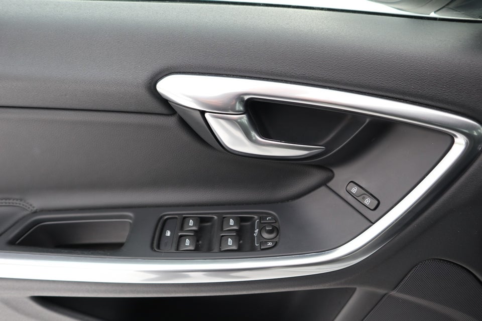 Volvo V60 2,0 D3 136 Momentum aut. 5d