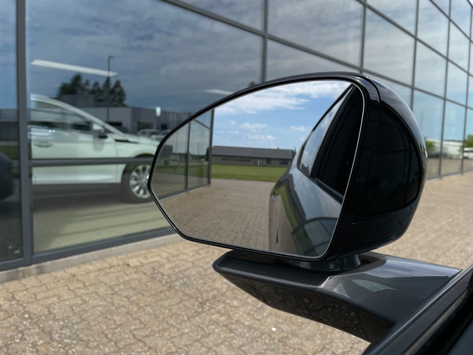 Lynk & Co 02 More 5d