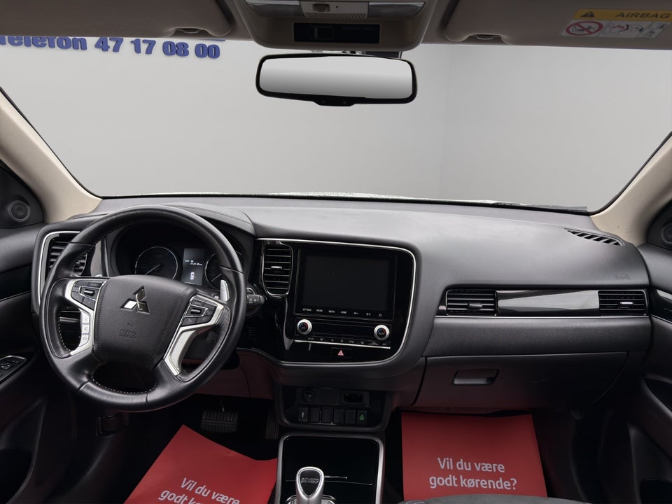 Mitsubishi Outlander 2,4 PHEV Invite CVT 4WD 5d