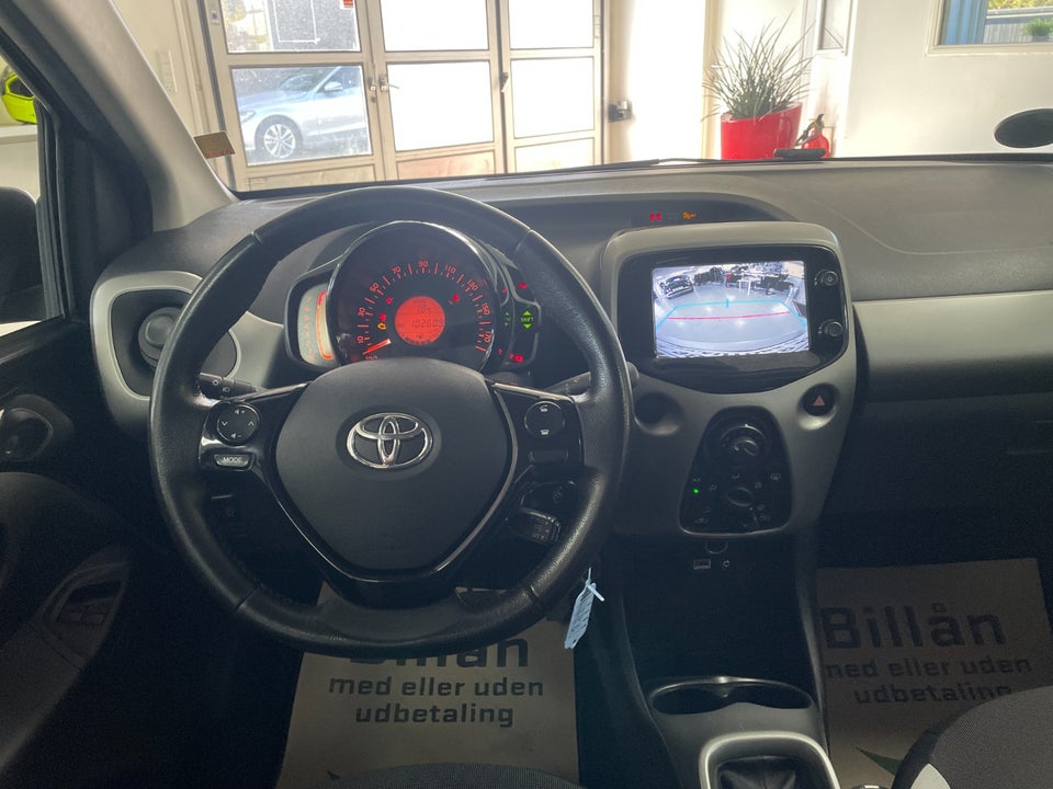 Toyota Aygo 1,0 VVT-i x-play 5d