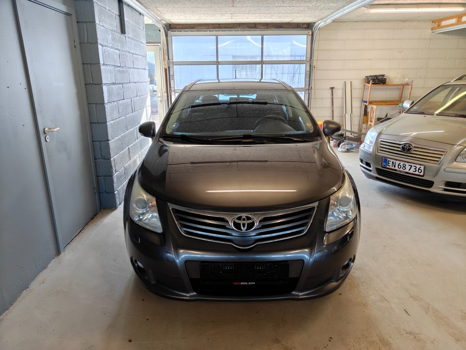 Toyota Avensis 2,0 D-4D TX stc. 5d