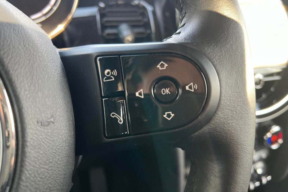 MINI Cooper SE Essential 3d