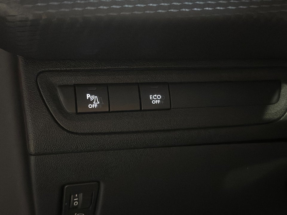 Peugeot 208 1,2 PureTech 82 Allure Sky 5d