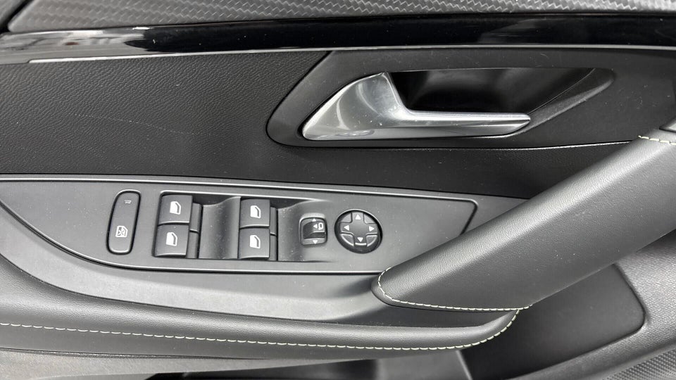 Peugeot e-208 50 GT 5d
