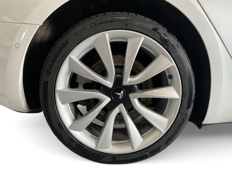 Tesla Model 3 Long Range AWD 4d