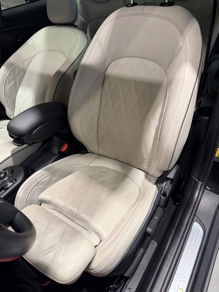 MINI Cooper SE Maximise 3d