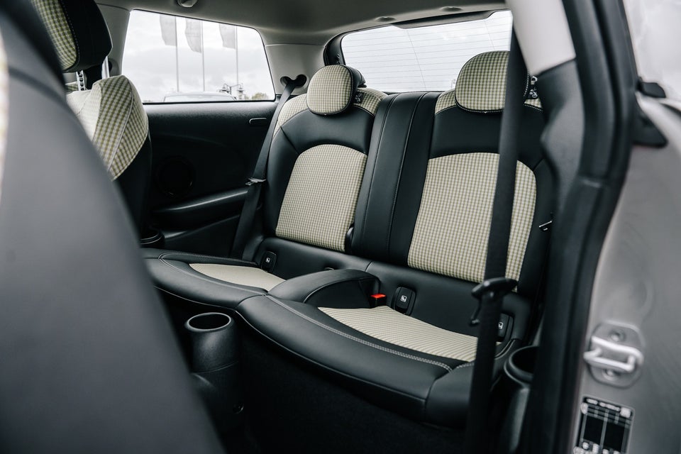 MINI Cooper SE Essential 3d