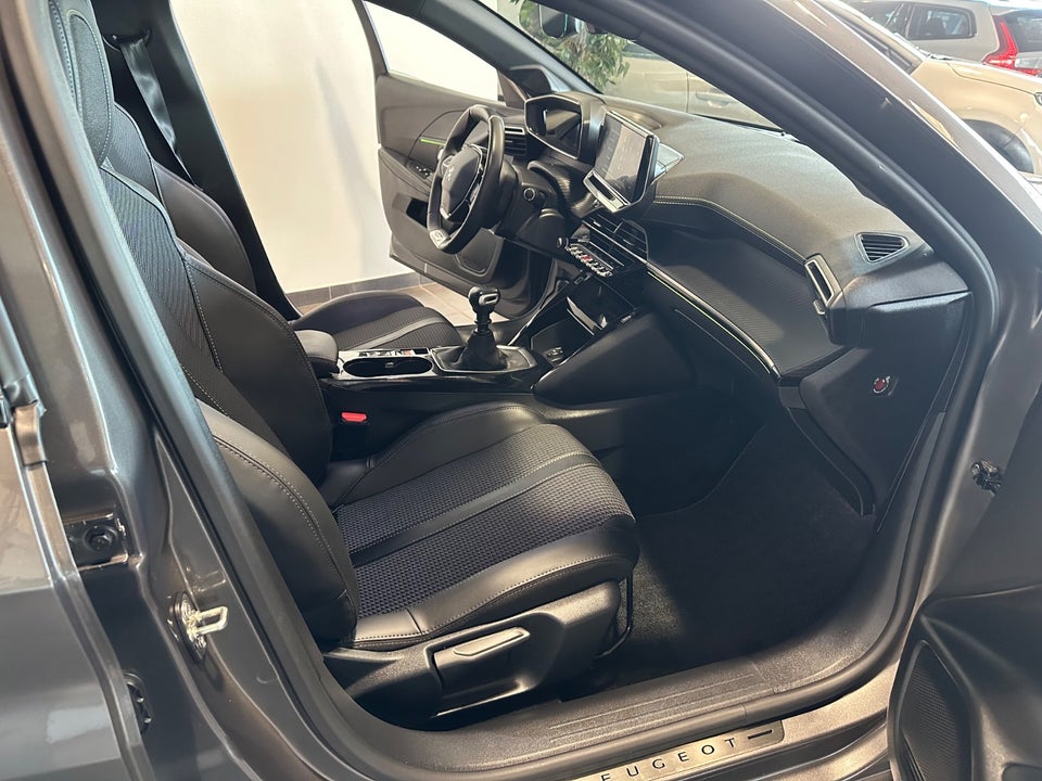 Peugeot 208 1,2 PureTech 100 GT 5d