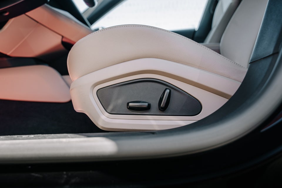 Porsche Taycan 4d