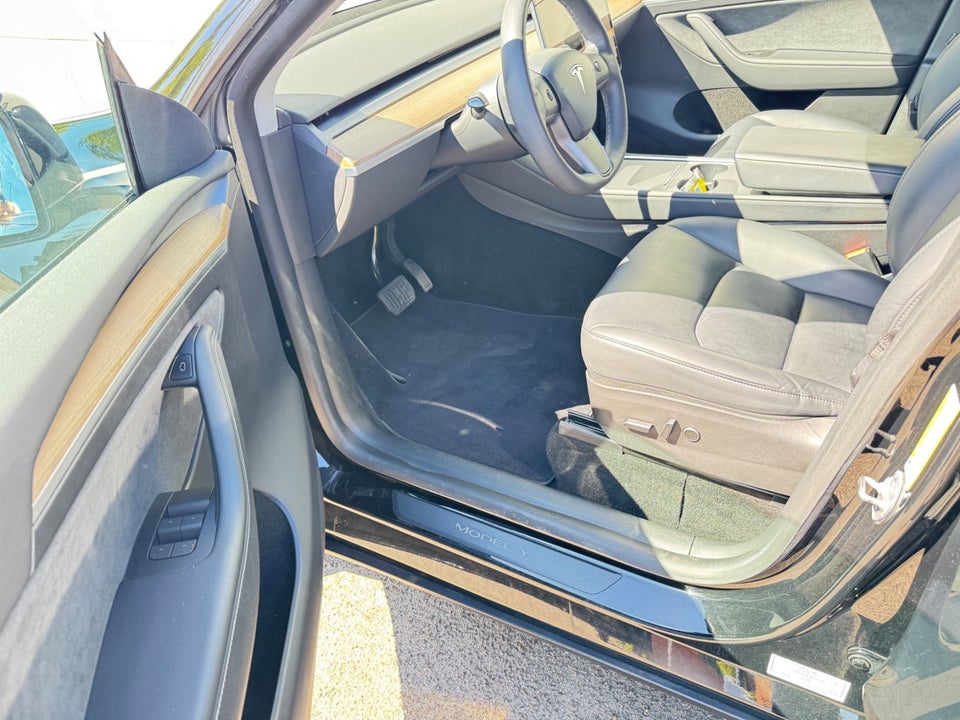 Tesla Model Y Long Range AWD 5d