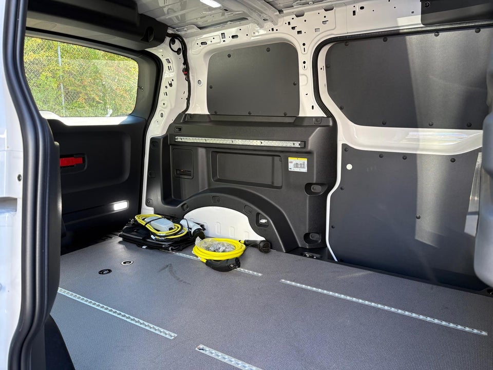 VW ID. Buzz 79 Cargo Pro 4Motion