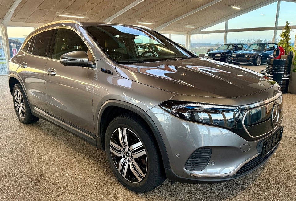 Mercedes EQA300 4Matic 5d