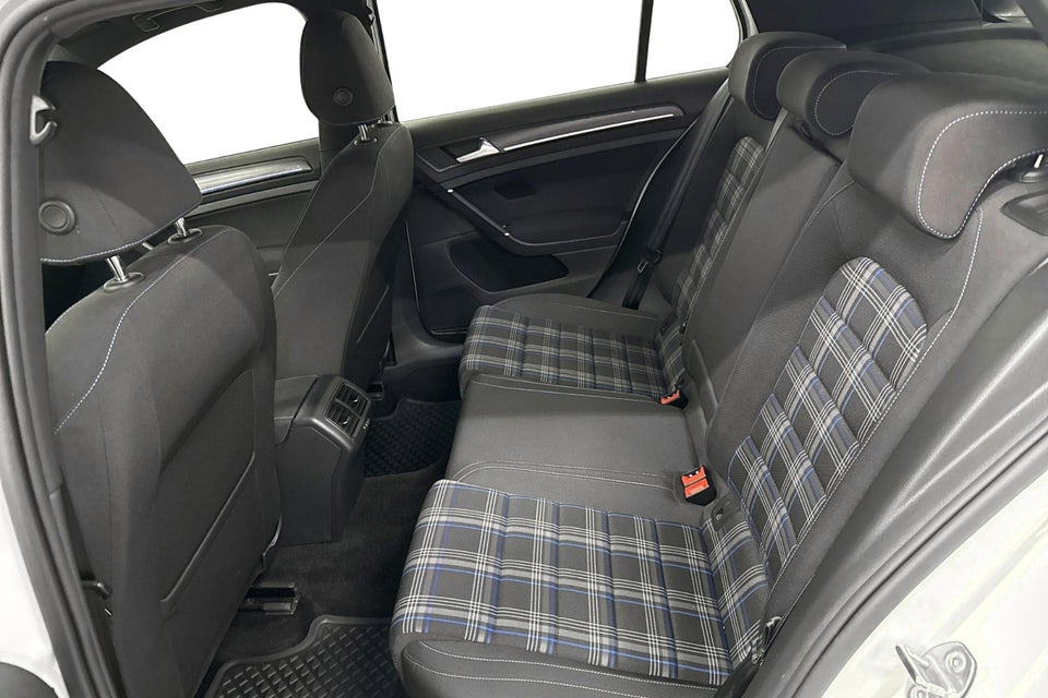 VW Golf VII 1,4 GTE DSG 5d