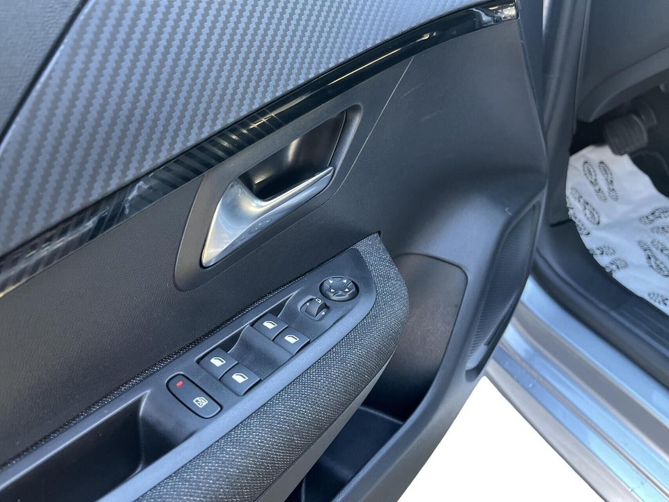 Peugeot e-208 50 Style 5d