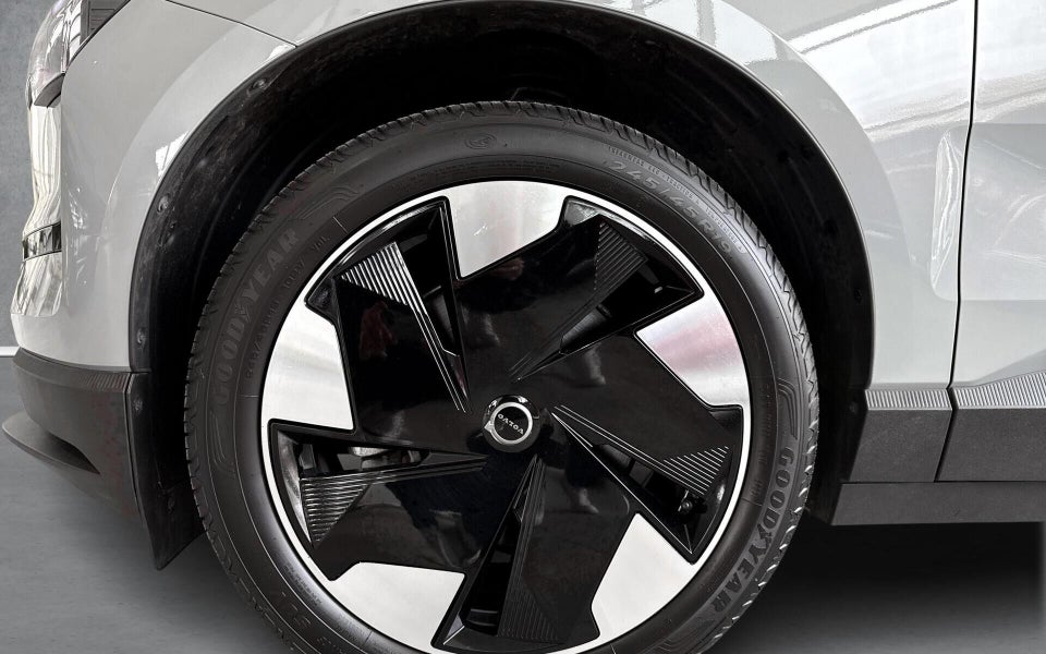 Volvo EX30 Extended Range Plus 5d