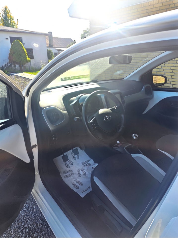 Toyota Aygo 1,0 VVT-i x-play 5d