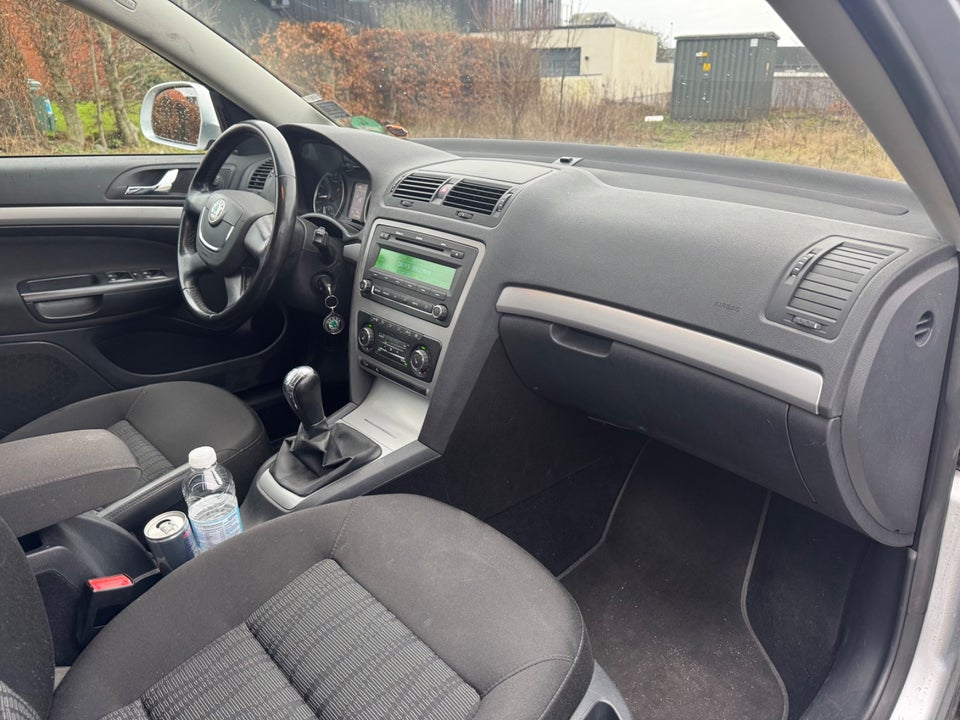 Skoda Octavia 2,0 TDi Ambiente Combi 5d