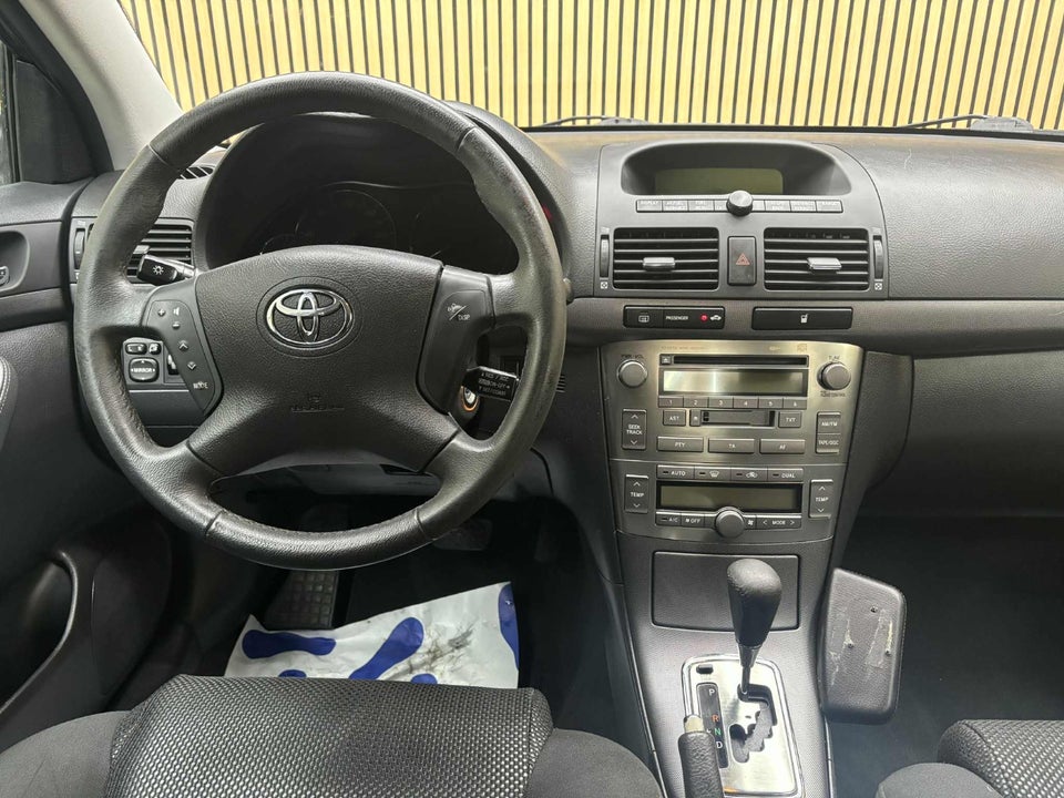 Toyota Avensis 2,4 Executive stc. aut. 5d