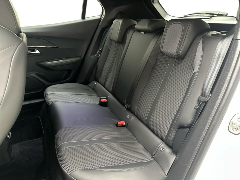 Peugeot e-2008 50 GT 5d
