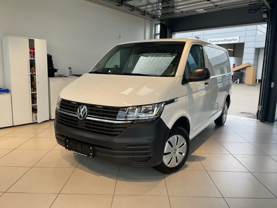 VW Transporter 2,0 TDi 110 Kassevogn kort