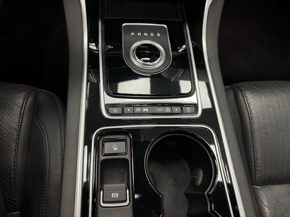 Jaguar XE 2,0 D163 Prestige aut. 4d