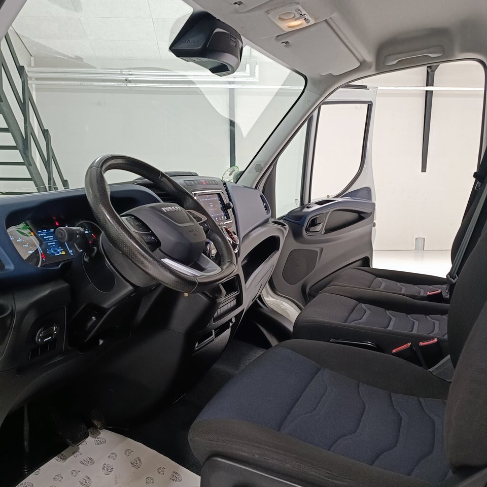 Iveco Daily 2,3 35S16 12m³ Van AG8