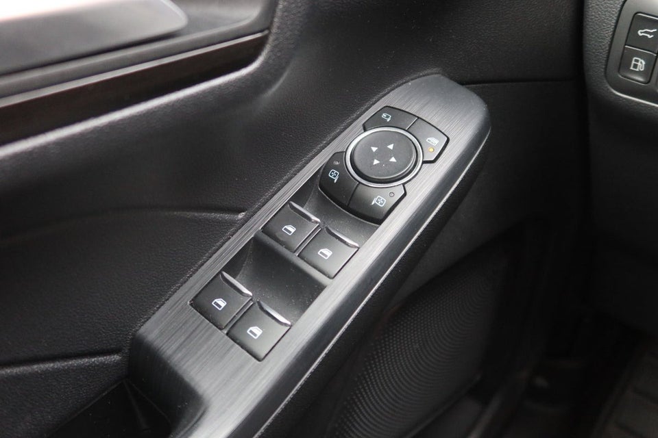 Ford Kuga 2,5 PHEV Vignale CVT 5d