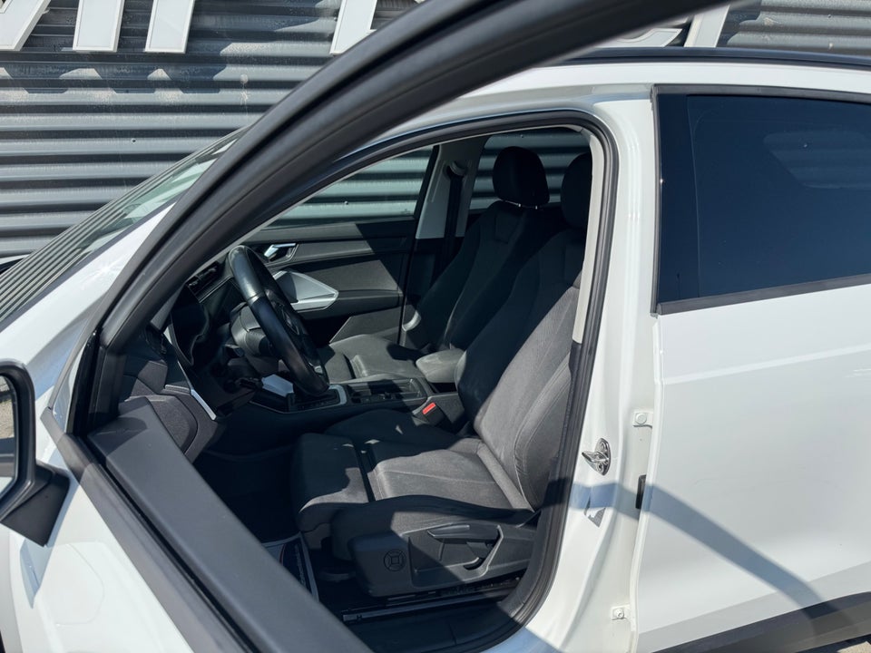 Audi Q3 45 TFSi e Attitude plus S-tr. 5d