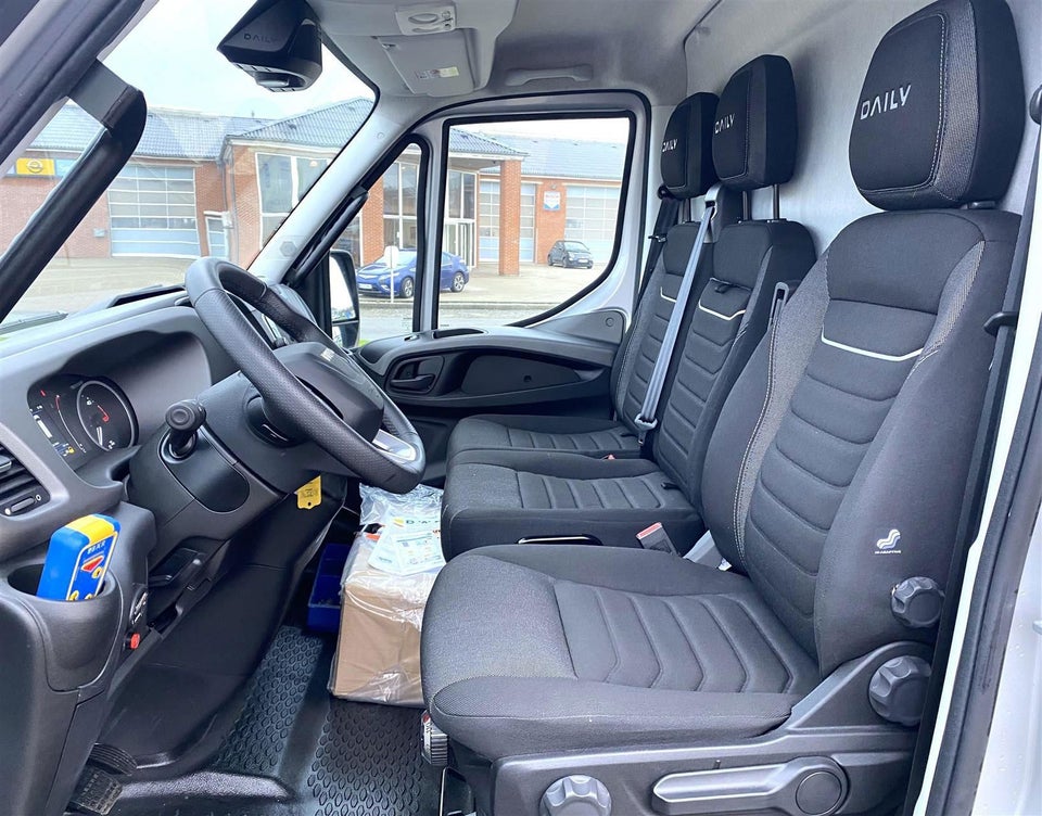 Iveco Daily 2,3 35S16 12m³ Van AG8