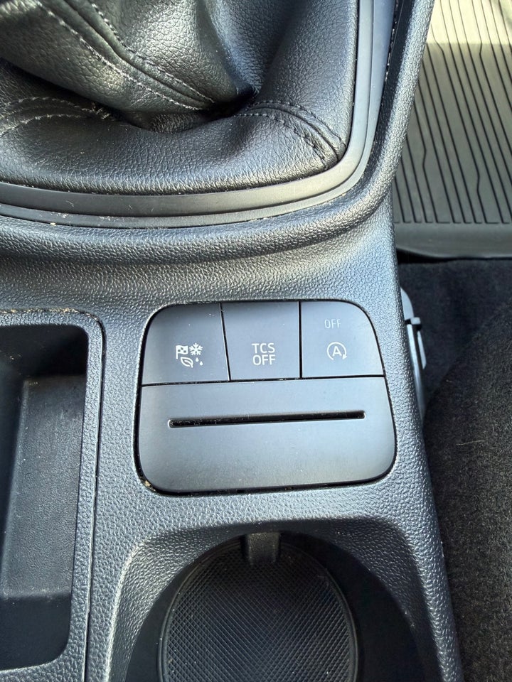 Ford Fiesta 1,0 EcoBoost mHEV Connected 5d