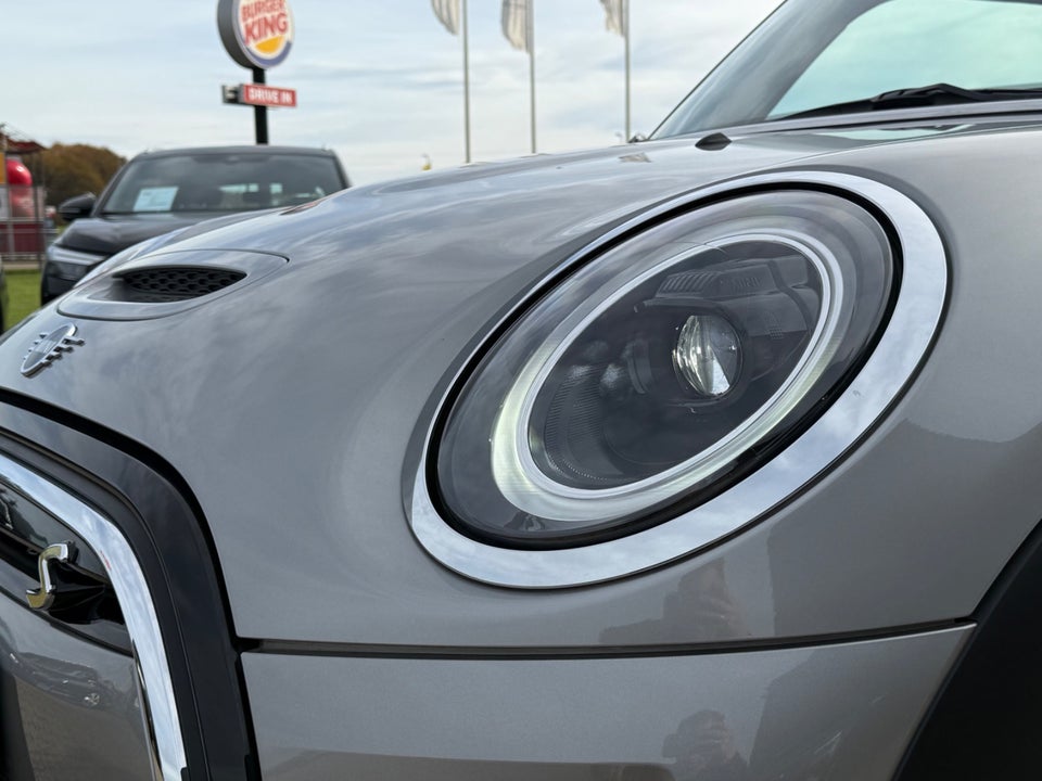 MINI Cooper SE Essential 3d