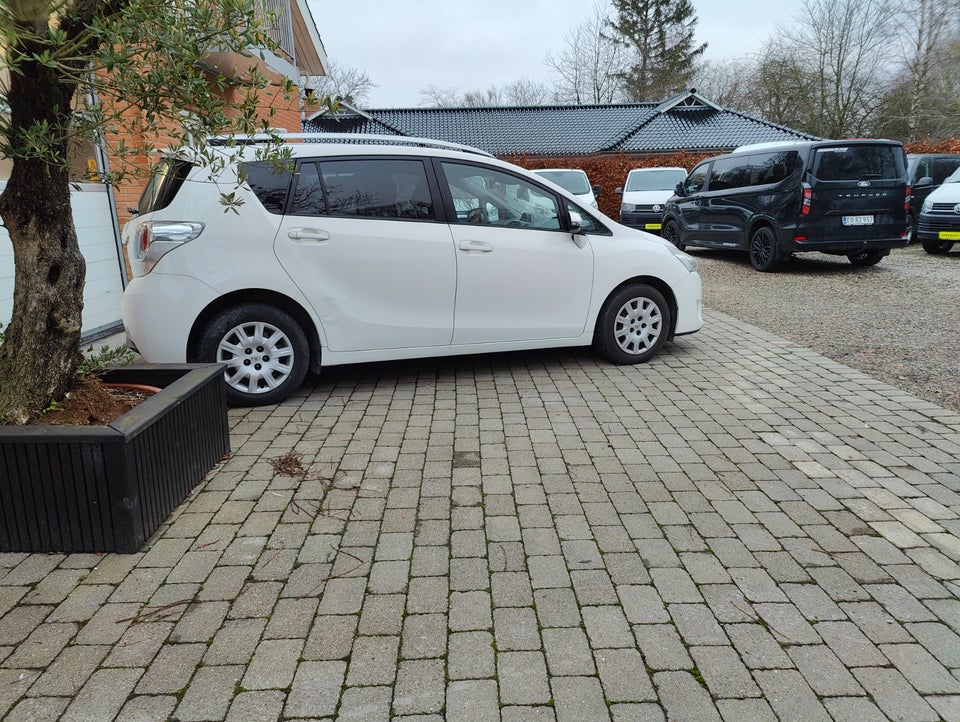 Toyota Sportsvan 1,6 D-4D T2 Vision 5d