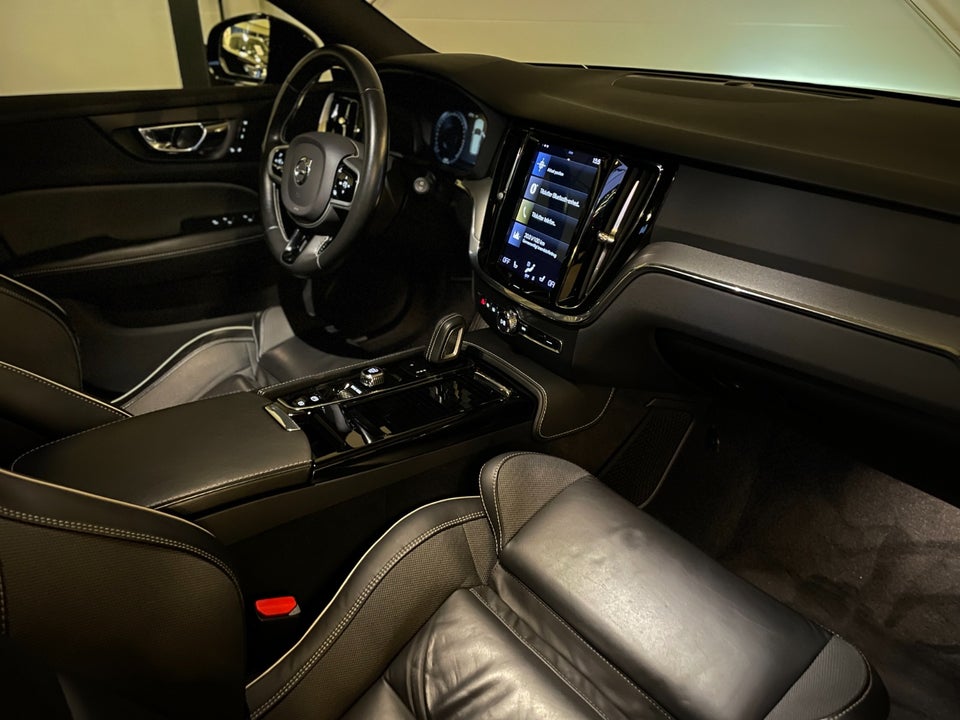 Volvo V60 2,0 T6 ReCharge R-Design aut. AWD 5d