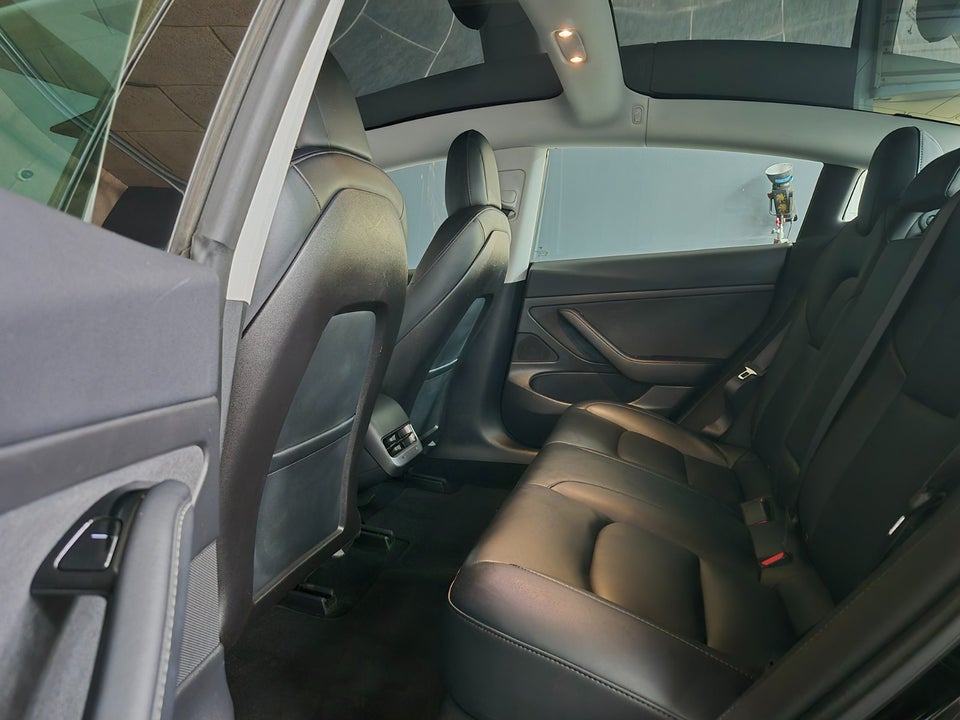 Tesla Model 3 Standard Range+ RWD 4d