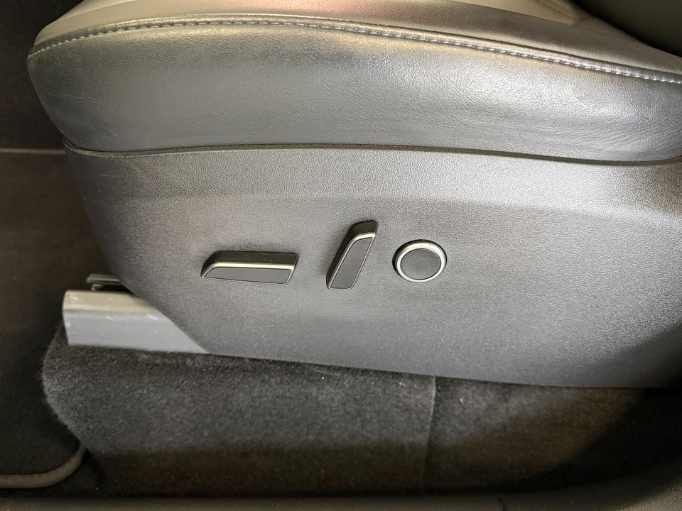 Tesla Model Y Long Range AWD 5d